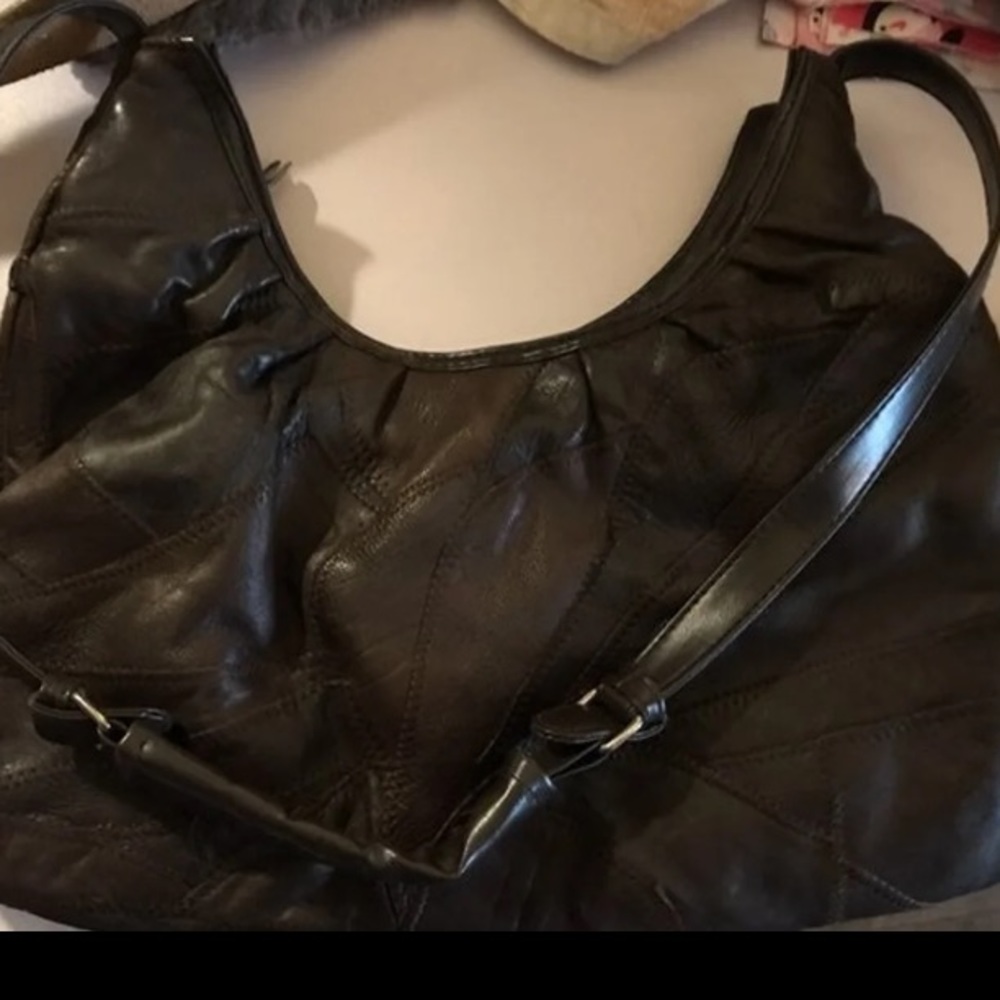 Leather shoulder bag